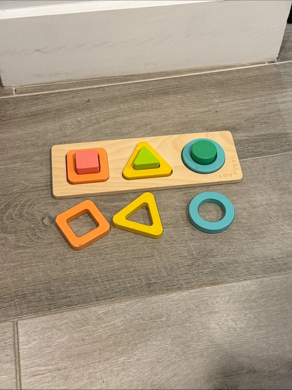 LOVEVERY Wooden Colorful Geo Shapes Puzzle